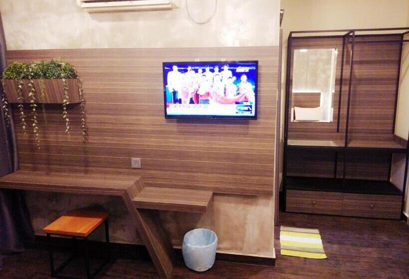 سوییت سوپریور, Raintree Boutique