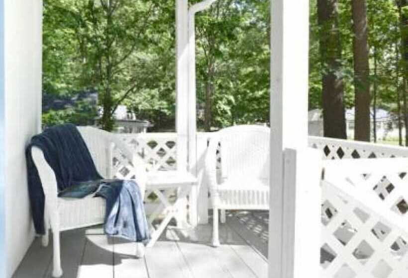Хижина, 2 River Road Inn Cottages