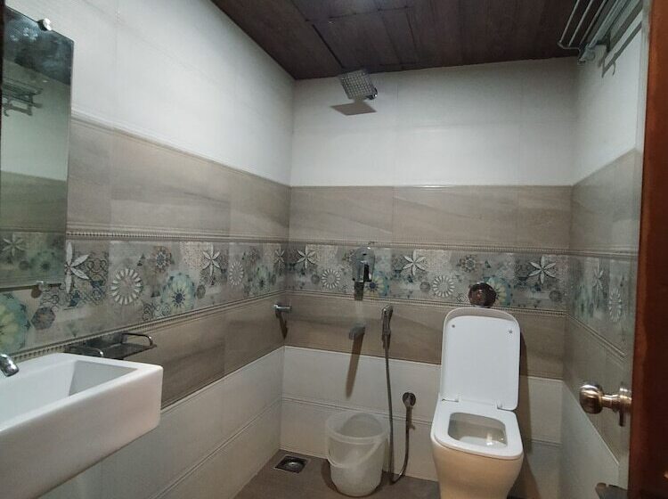 豪华三人间, Highland Residency