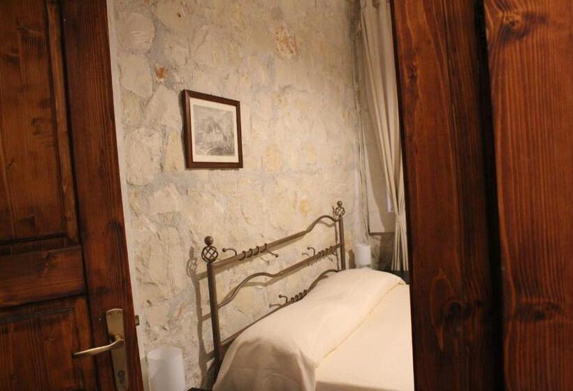 اتاق استاندارد, A Cunziria
