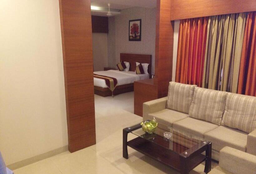 Deluxe Suite, Shri Khedapati International