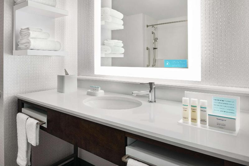 Стандартный Номер Кровать Кинг, Hampton Inn Brooklyn Park