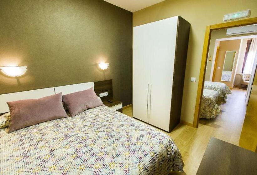 Четырехместный Номер Стандарт, Hospedería Castilla Plaza Mayor