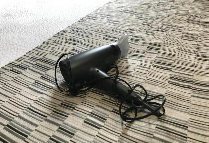 חדר סטנדרט לשלושה, Logis Hotel Saint Joseph