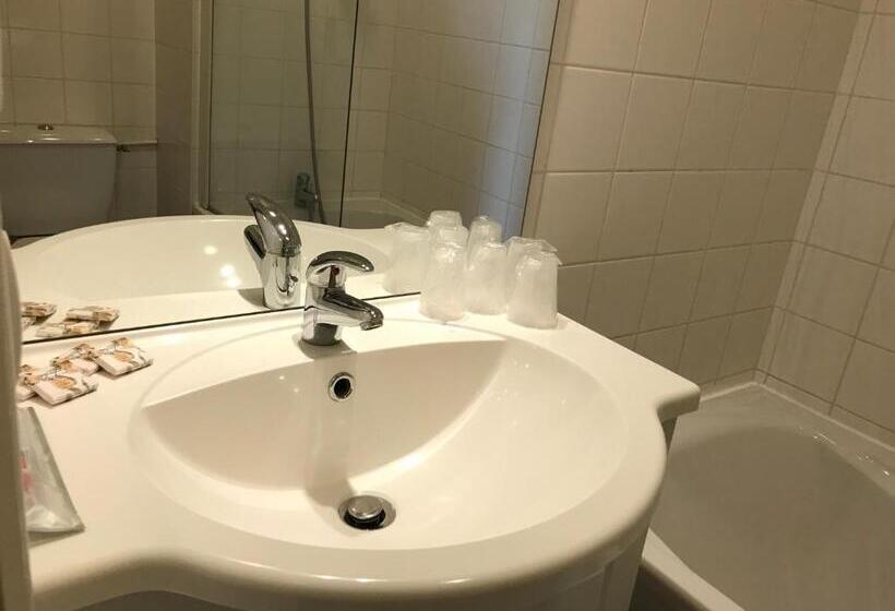חדר סטנדרט לשלושה, Logis Hotel Saint Joseph