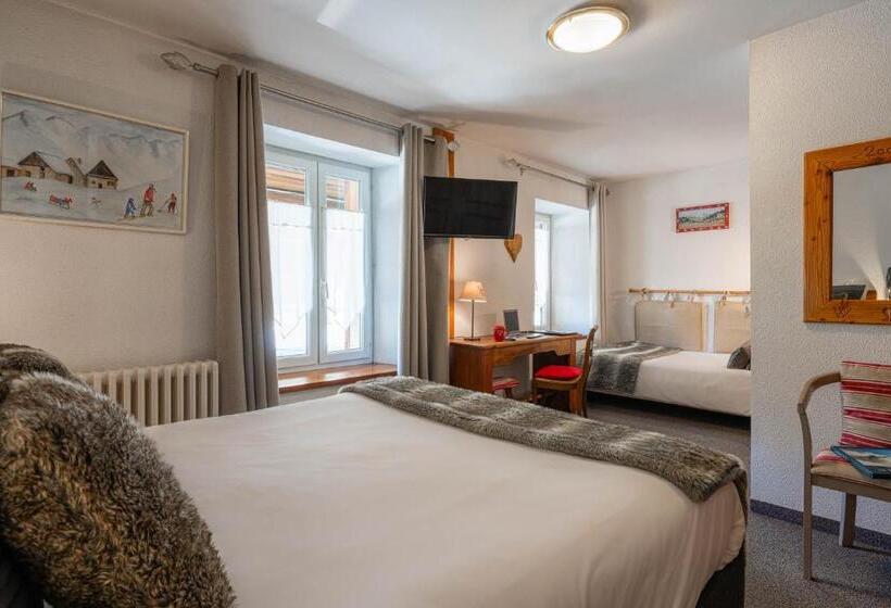 Quarto Triplo Comfort, Logis Hotel et Spa Le Christiania