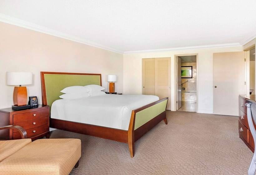 Люкс Deluxe 2 Спальни, Hilton Grand Vacations Club Ocean Tower Waikoloa Village