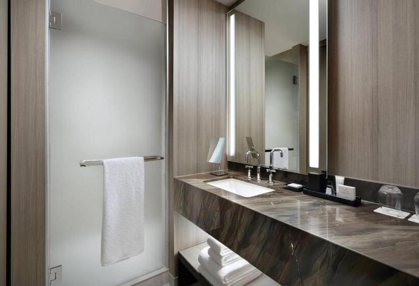 キングサイズベッドのエクゼクティブルーム, Jw Marriott Edmonton Ice District