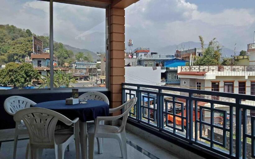デラックストリプルルーム, Nana Pokhara