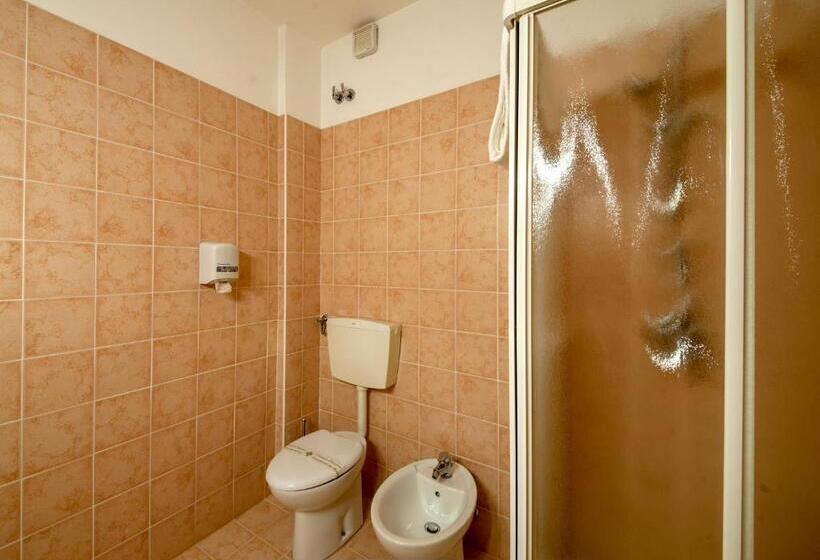 اتاق سوپریور سه تخته, Risthotel Airport