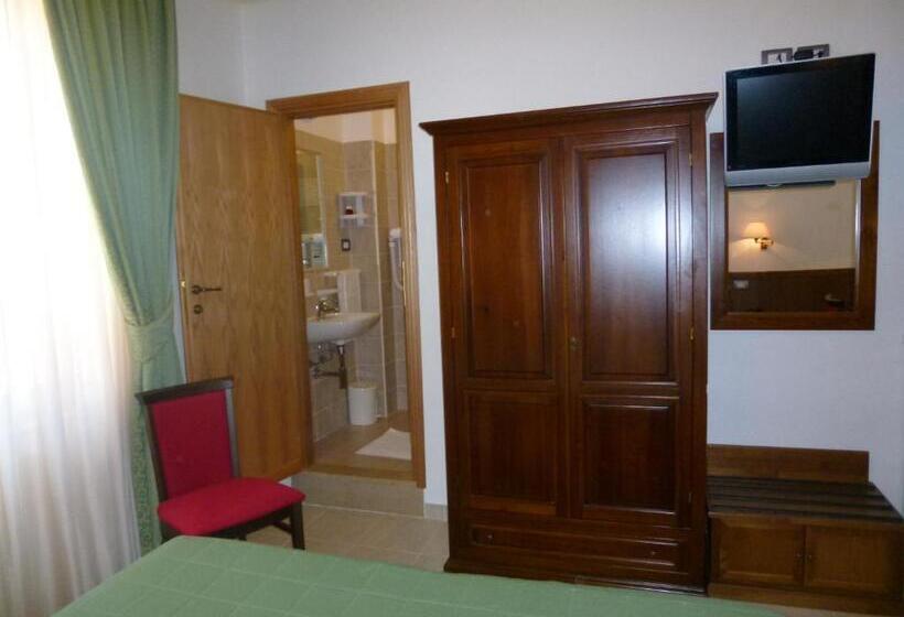 غرفة أساسية ثلاثية, Casa Campiglione