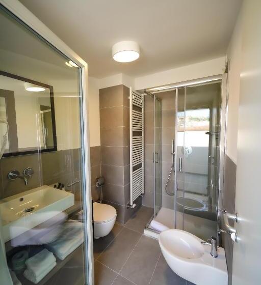 اتاق لوکس با چشم‌انداز شهر, Bergamo Inn 15