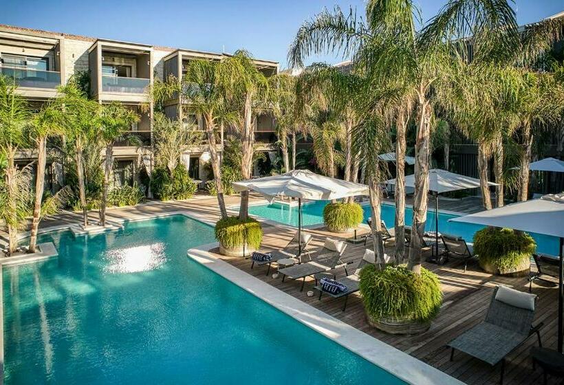 Люкс Вид на Бассейн, Biblos Resort Alaçatı