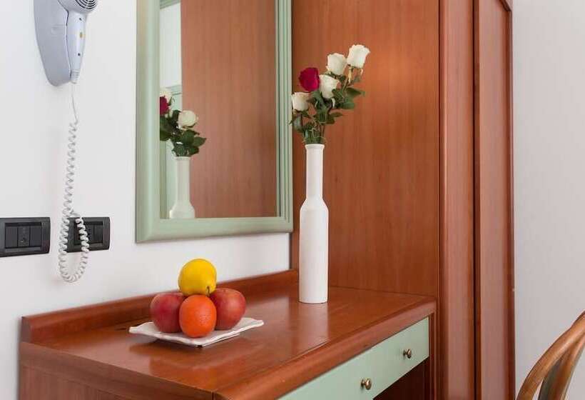 Quarto Estandar Individual, Zeus