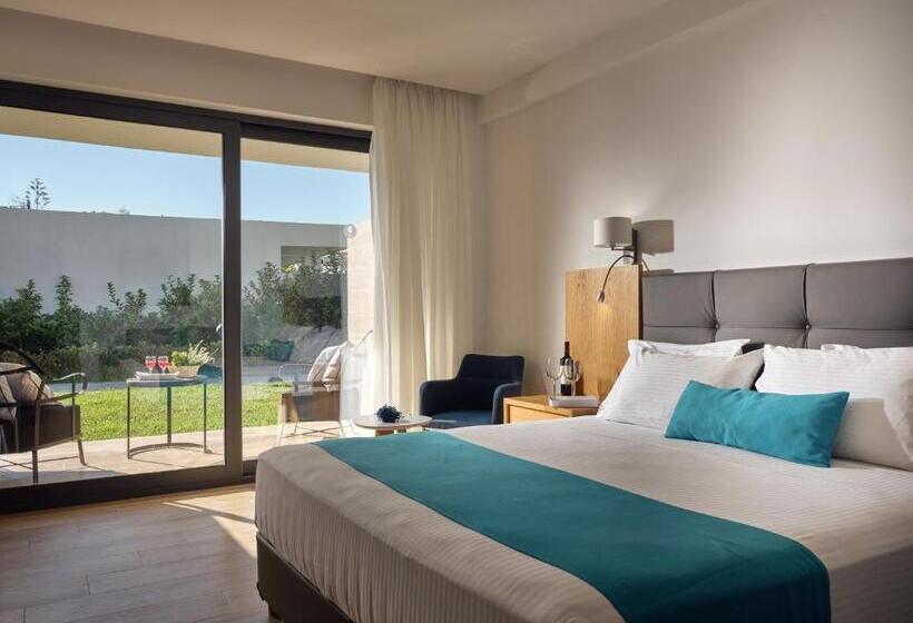 Номер Deluxe, Cavo Orient Beach Hotel & Suites