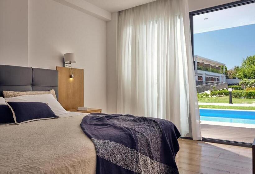 Номер Superior, Cavo Orient Beach Hotel & Suites