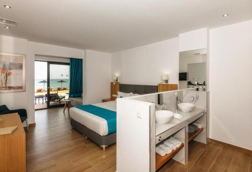 Люкс с Бассейном, Cavo Orient Beach Hotel & Suites