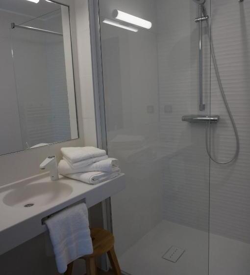Номер Стандарт Трехместный, Hôtel Saint Roch, Saint Ybard