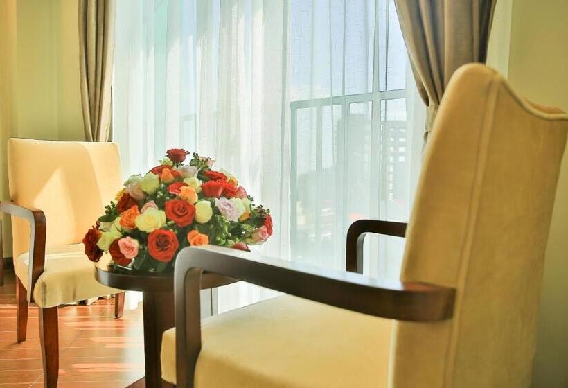 سوییت اجرایی, Magnolia Hotel & Conference Center