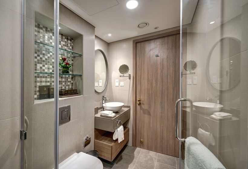 带大床的行政房间, The S Hotel Al Barsha