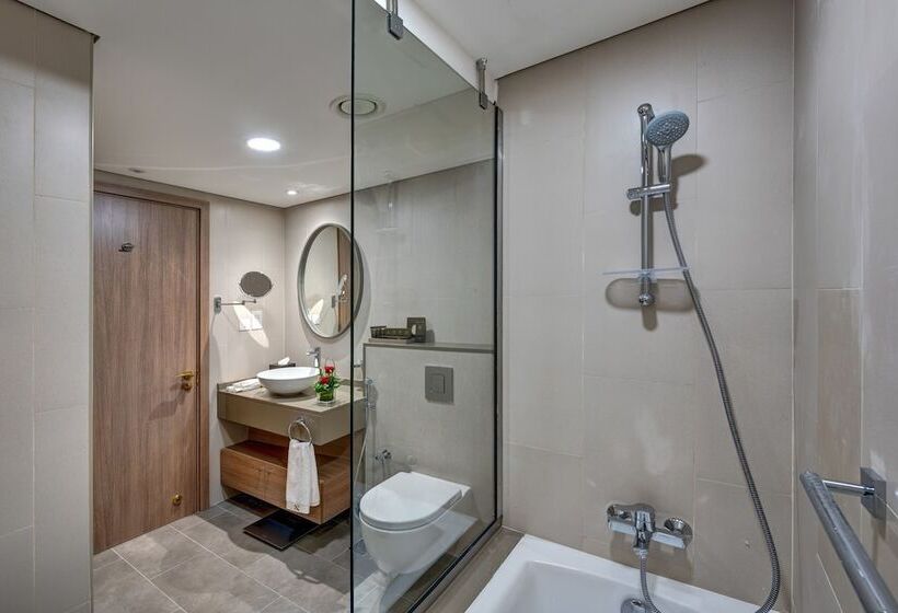 带大床的行政房间, The S Hotel Al Barsha