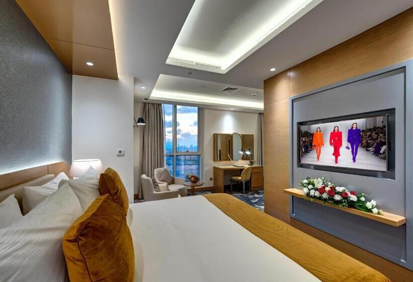 带大床的行政房间, The S Hotel Al Barsha