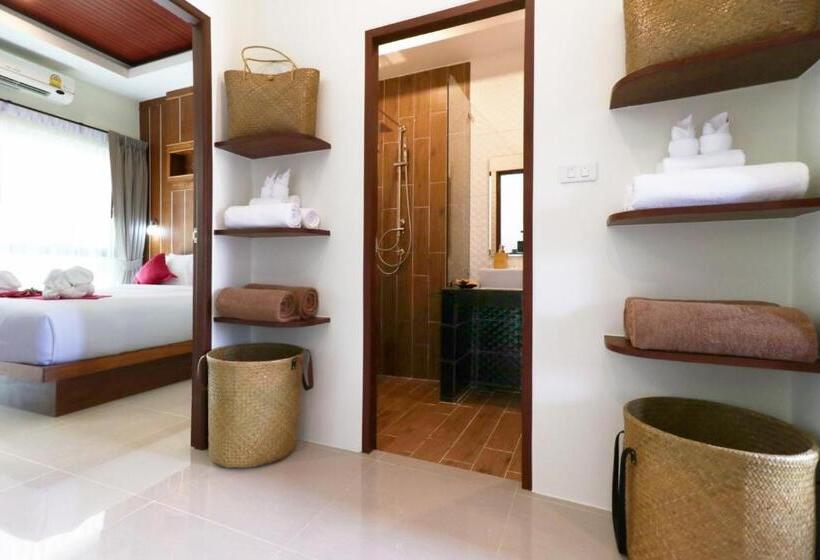 패밀리 룸, The Scene Cliff View Villas