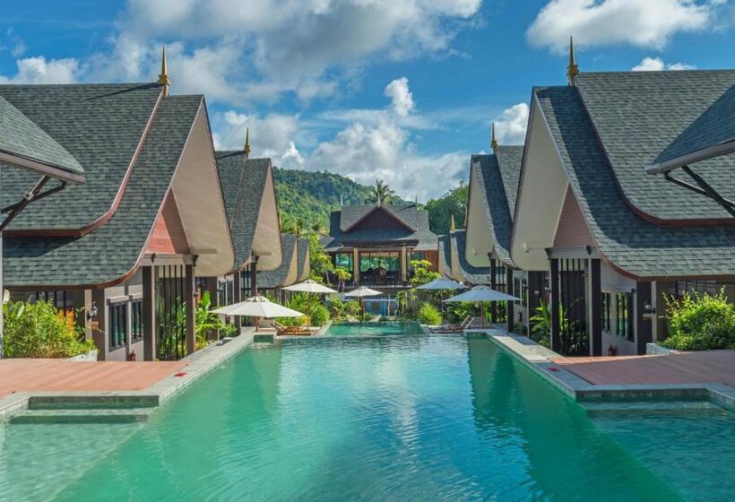 패밀리 룸, The Scene Cliff View Villas