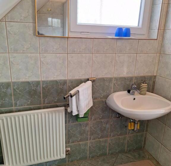 1 Szobás Apartman, Pension óvári