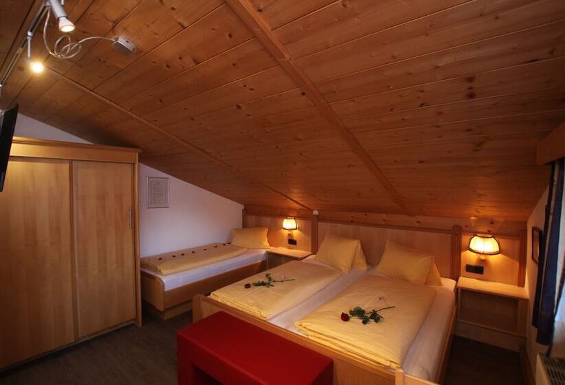 Quarto Triplo Estandar, Gästehaus Alpina