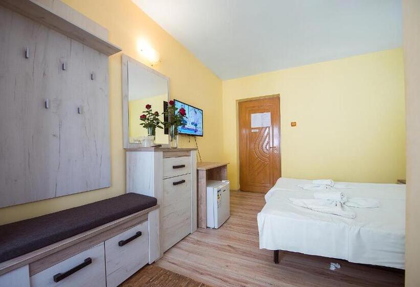Номер Стандарт с Балконом, Complex Alutus  Camere De Inchiriat