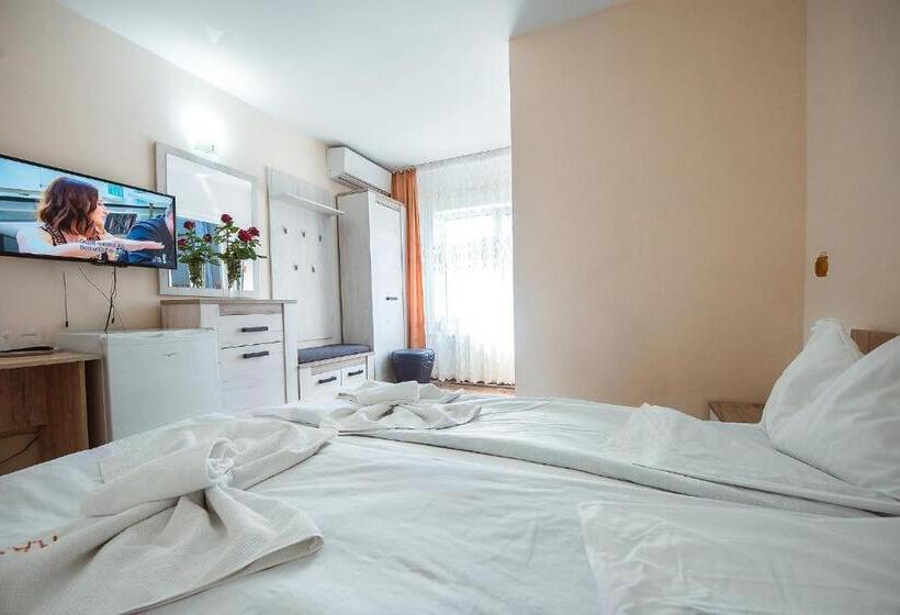 Номер Стандарт с Балконом, Complex Alutus  Camere De Inchiriat