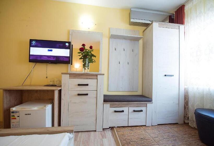 Номер Стандарт с Балконом, Complex Alutus  Camere De Inchiriat