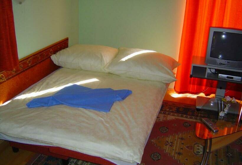شقة غرفة واحدة, Lunczer Vendégház