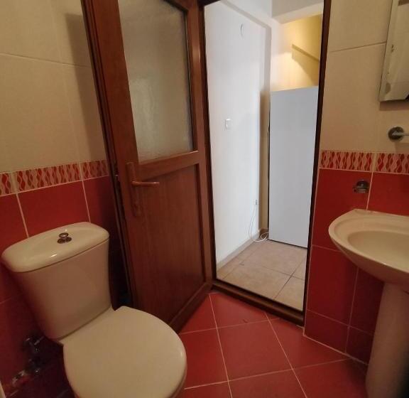 اتاق استاندارد چهار تخته, Berk Apart