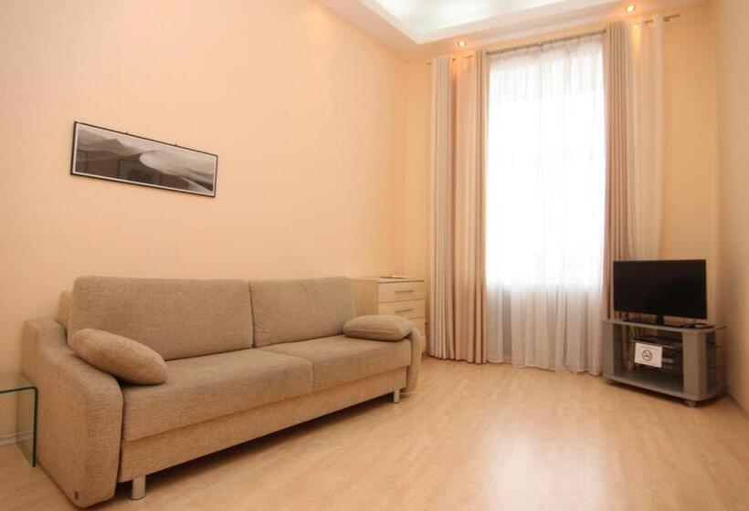 اتاق خانوادگی با چشم‌انداز دریا, Apart Hotel On Preobrajenskaya 24