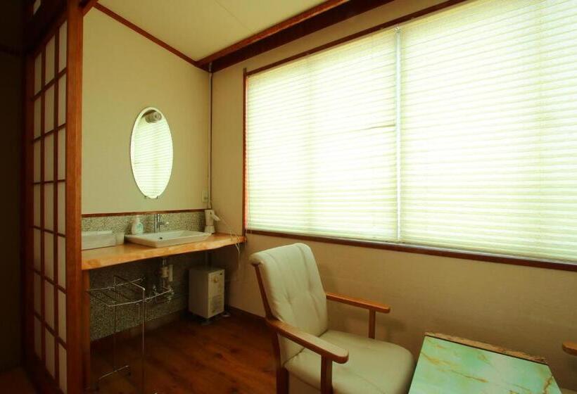 اتاق استاندارد سه تخته با سرویس بهداشتی مشترک, Family Ryokan Kawakyu With Showa Retro, Private Hot Spring