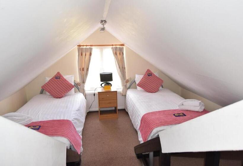 اتاق استاندارد سه تخته با سرویس بهداشتی مشترک, Castle Lodge