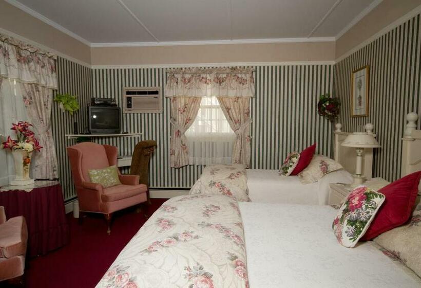 Номер Стандарт Трехместный, Victoria's Historic Inn