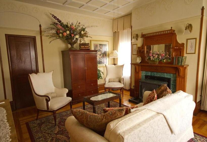 Люкс с гидромассажем, Victoria's Historic Inn