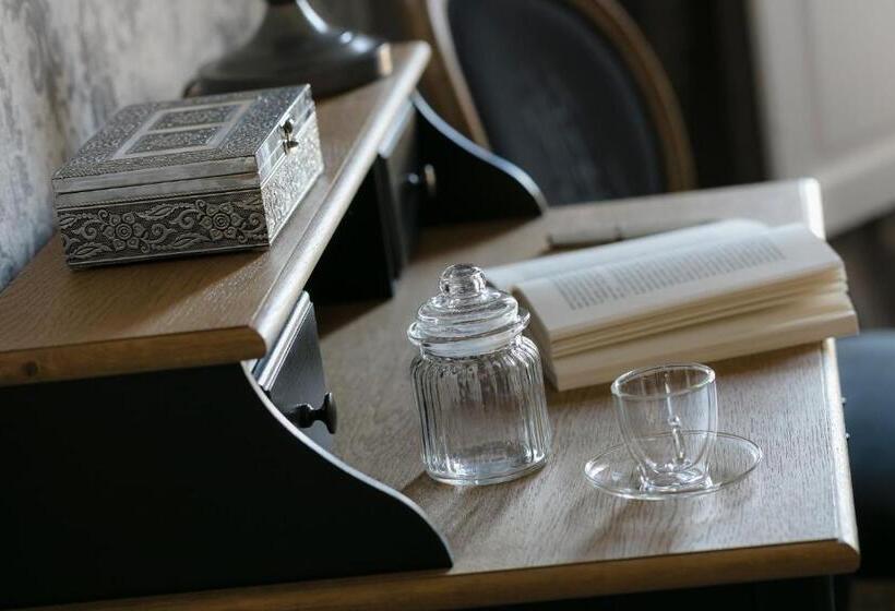اتاق استاندارد با تراس, Chateau Des Cinq Cantons