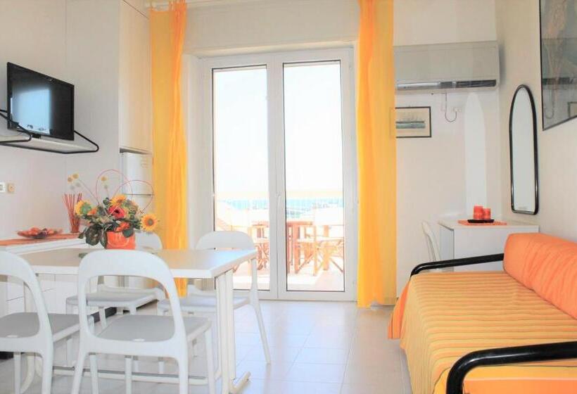 آپارتمان 1 خوابه با تراس, Residence Fiorella