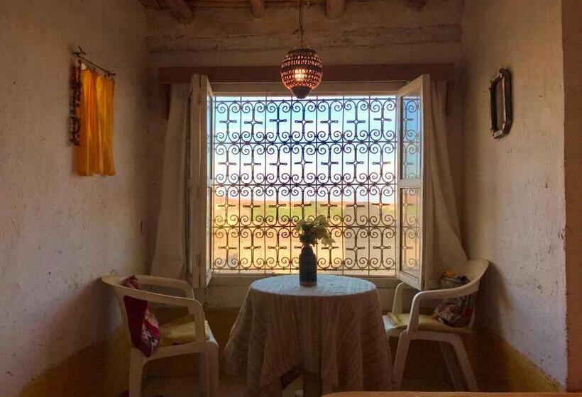 اتاق اکونومی, Auberge Chez Julia