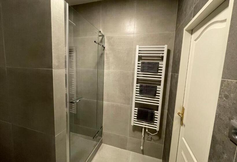 Четырехместный Номер Стандарт с Балконом, Guest House Na Kope Ku