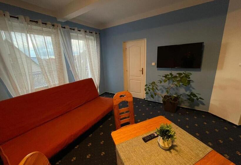 Четырехместный Номер Стандарт с Балконом, Guest House Na Kope Ku