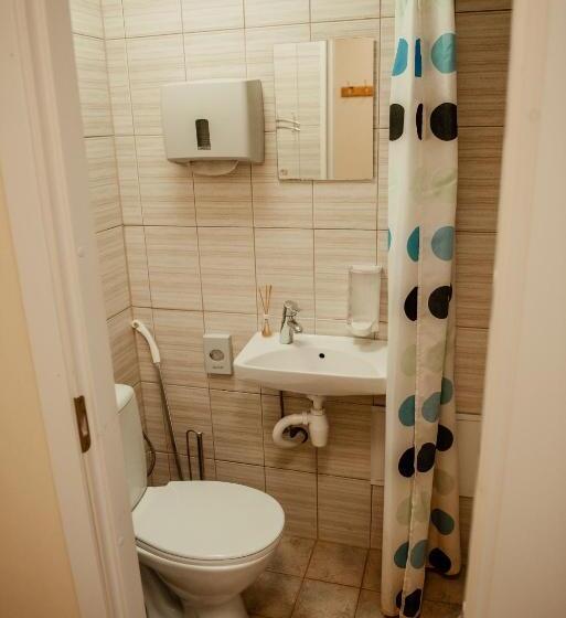 اتاق استاندارد یک نفره, Edgari Guesthouse