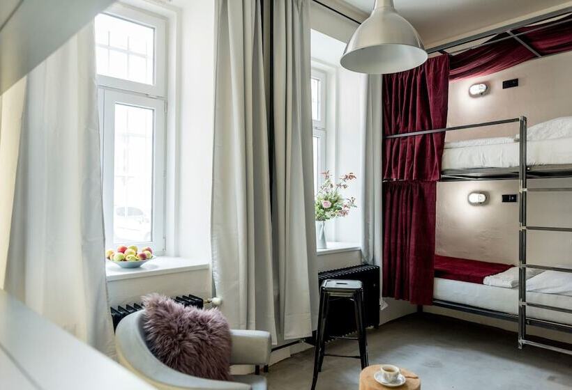 Кровать в Многоместном Номере с Общей Ванной, Wake Up Wellness Hostel