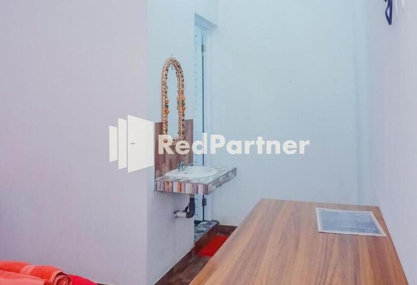 Номер Deluxe, Ms Hotel Pangandaran Mitra Reddoorz