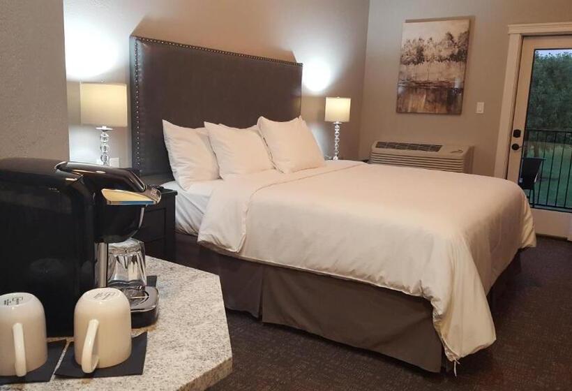 Номер Superior Кровать Кинг, Resort At Eagle Point Golf Club Lodging