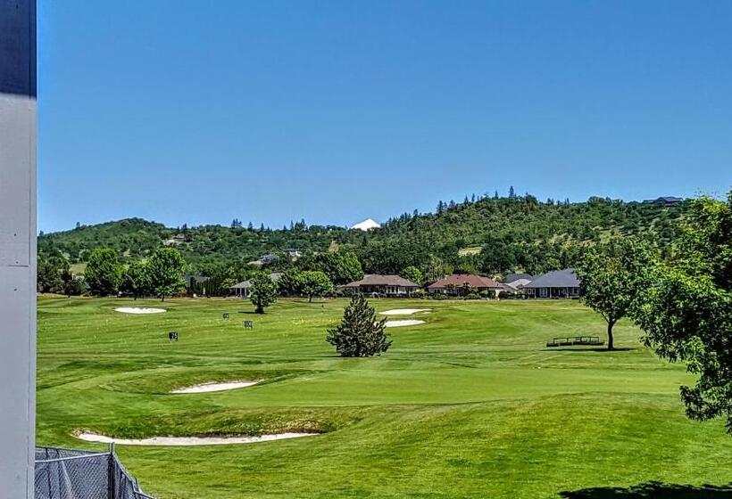 Люкс Повышенной Комфортности, Resort At Eagle Point Golf Club Lodging